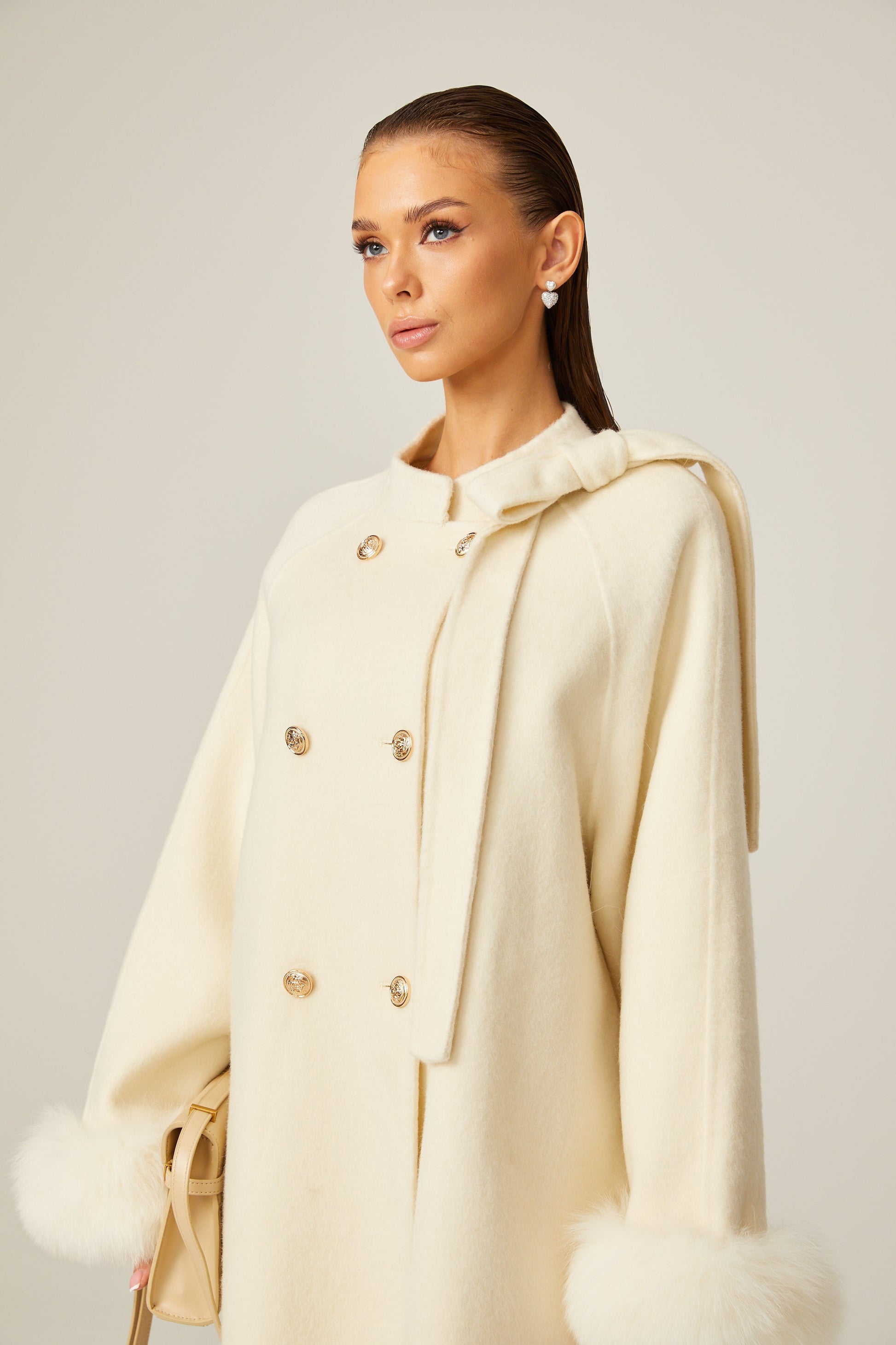 Leila - White Wool fur Bowknot Coat