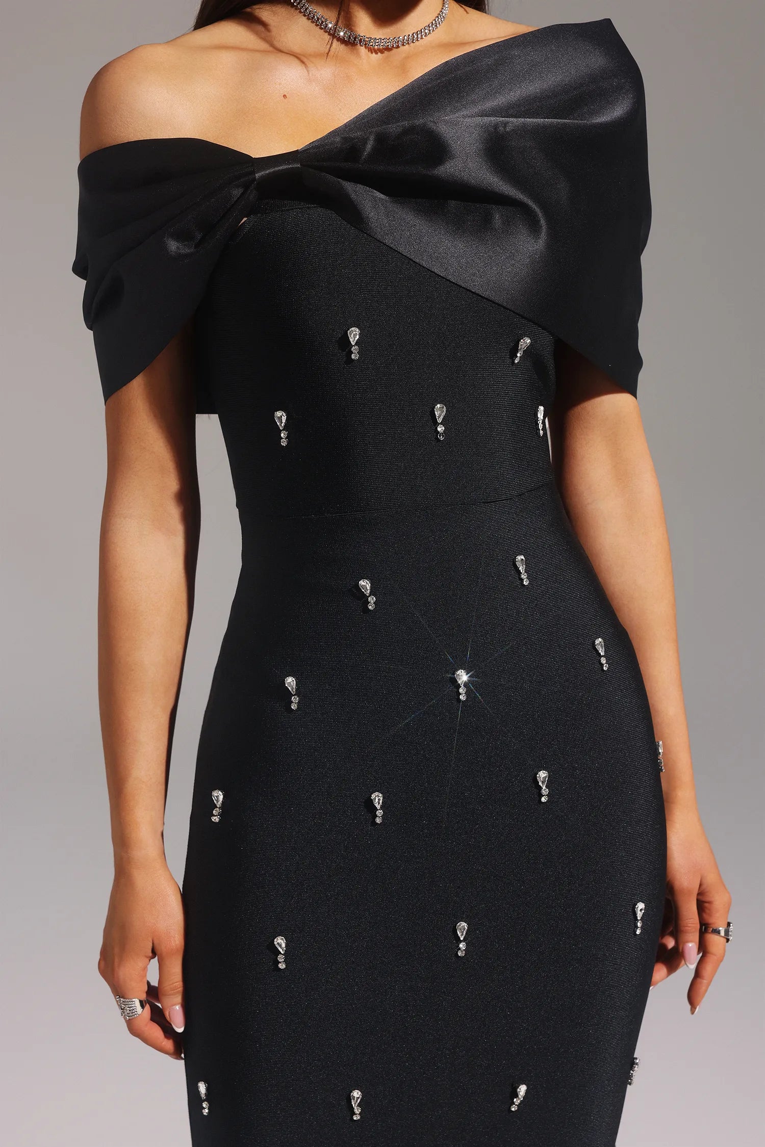 Liberty - Sleeveless One Shoulder Diamond Bow Bandage Maxi Dress