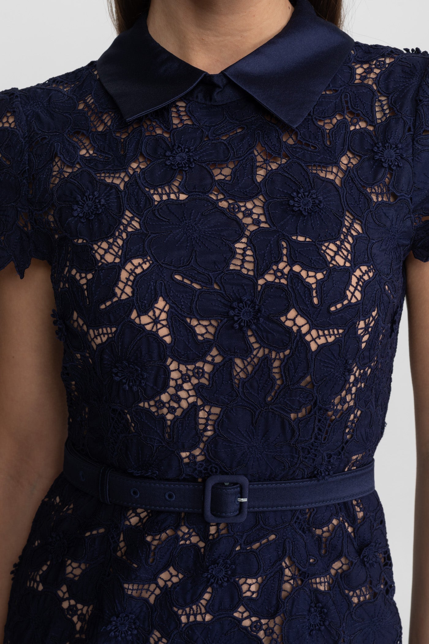 Lace Midi Dress with Belted Waist and Collared Neckline – Navy Blue