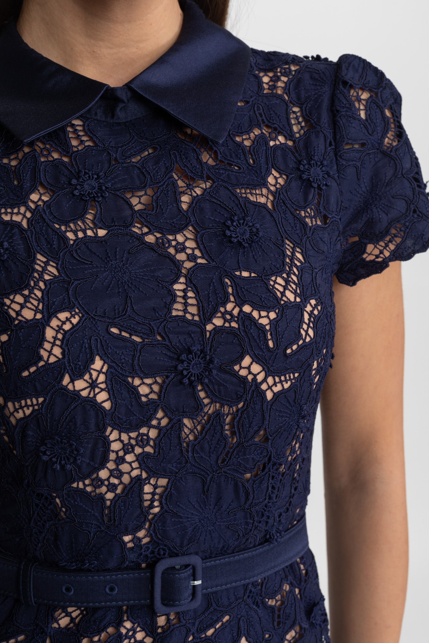Lace Midi Dress with Belted Waist and Collared Neckline – Navy Blue